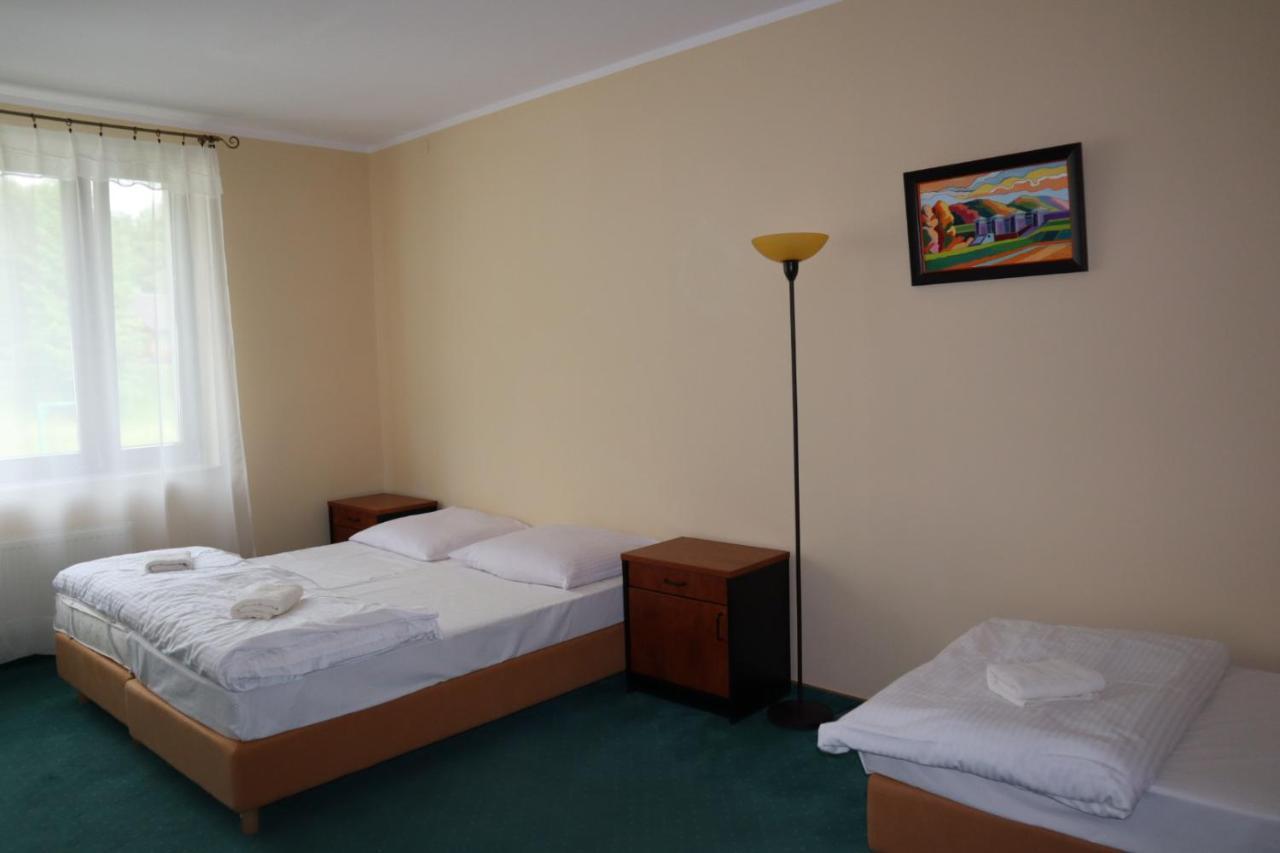 Osrodek Wypoczynkowy " Bieszczady" Hotel Мичковце Екстериор снимка